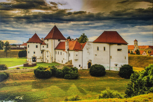 Varaždin Castle by Ievgen Karimov, 사진 for Sale on Singulart