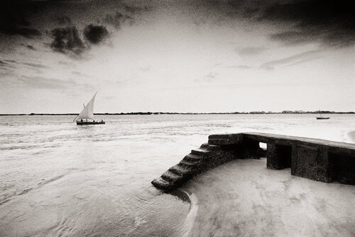 Shela Jetty von Jono Fisher, Fotografie kaufen auf Singulart