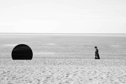 Partenza, photo collage on Hahnemühle Photo Rag® Metallic 340 gsm · high-gloss metallic finish di renata poljak, Fotografia in vendita su Singulart