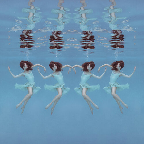 Holding Space di Mallory Morrison, Fotografia in vendita su Singulart