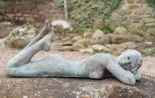 Siesta Bronze Resin with verdigris patina- Sculpture by Christine Baxter van Christine A Baxter, Beeldhouwwerk te koop op Singulart