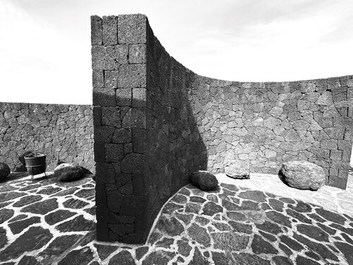 Le Murs Noir di xavier Duport, Fotografia in vendita su Singulart