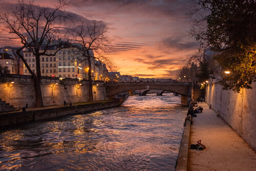 Seine Sunset Reverie von Yann Gourvennec, Fotografie kaufen auf Singulart