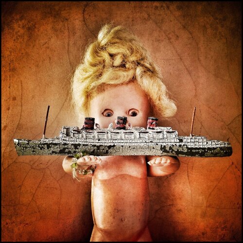 Ship doll di John Crawford, Fotografia in vendita su Singulart