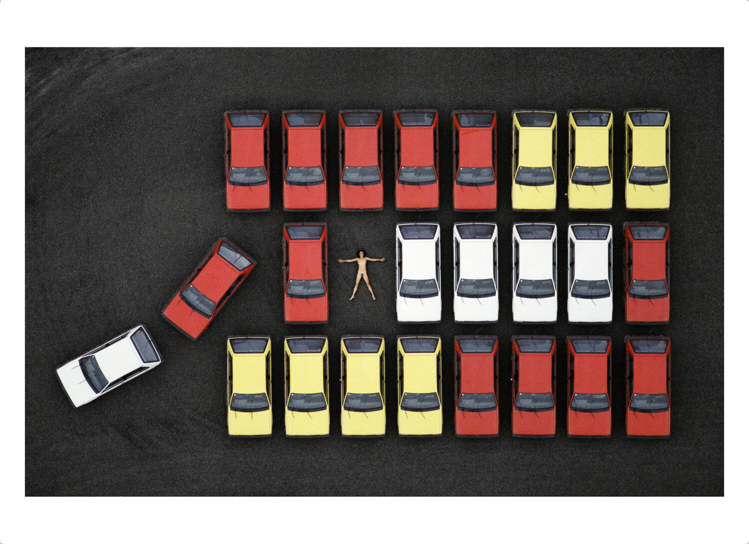 Nude and twenty four cars John Crawford Fotografie zu verkaufen
