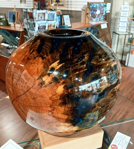 Katanga - Wood and Resin Hollow Form di Scott Williams, Scultura in vendita su Singulart