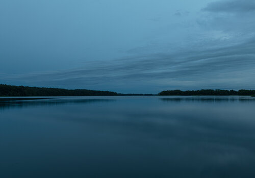 Es wird Nacht am Schaalsee von Joe Kaiser, Fotografie kaufen auf Singulart