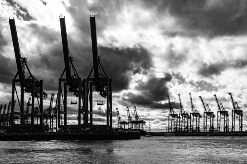 Waiting for Work (Terminal Buchardkai, Hamburg) di Joe Kaiser, Fotografia in vendita su Singulart