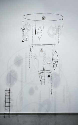 “A Gift to the Inner Child”/ Chandelier with childhood memories /installation di Ana Saut, Pittura in vendita su Singulart