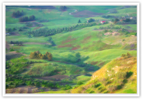 Plaine et maison rouge van Fan LI, Fotografie te koop op Singulart