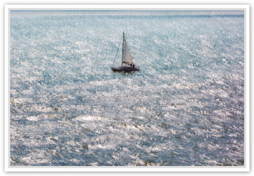 Un voilier passe di Fan LI, Fotografia in vendita su Singulart