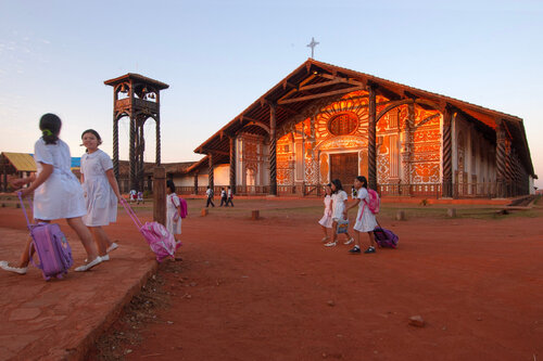 Di ritorno dalla scuola a Concepcion. BOLIVIA von Federico Tovoli, Fotografie kaufen auf Singulart