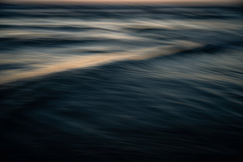 The Uniqueness of Waves XXXII van Tal Paz-Fridman, Fotografie te koop op Singulart