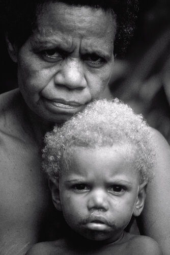 Mother and child par Sonia Costa, Photographie en vente sur Singulart