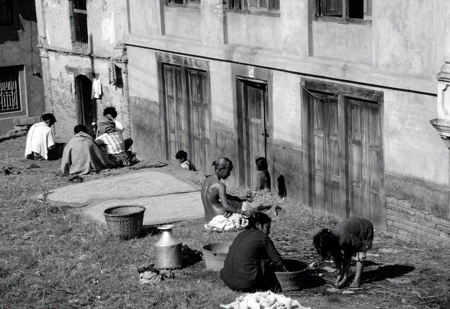 In the courtyard Sonia Costa