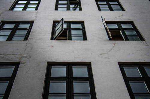 Window #1110 di Popi Tsoukatou, Fotografia in vendita su Singulart