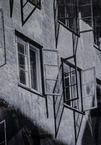 Window #1160 van Popi Tsoukatou, Fotografie te koop op Singulart