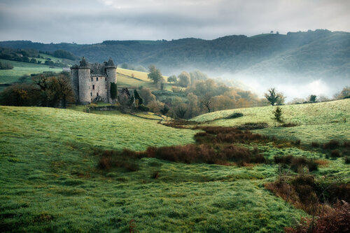 Le château de Sénezergues - 04 de PATRICIA BALITRAND, Fotografía a la venta en Singulart