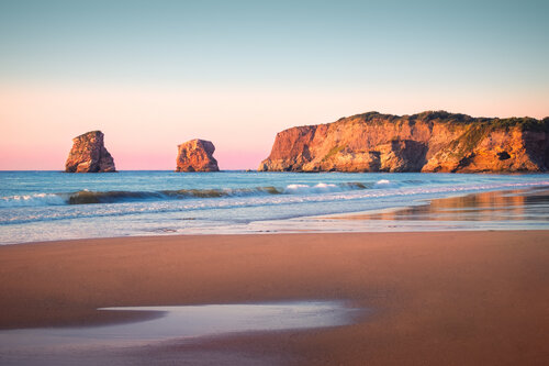 La plage d'Hendaye et les deux jumeaux PATRICIA BALITRAND