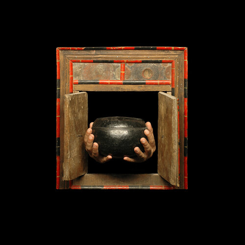 With This Alms Bowl von rohn meijer, Fotografie kaufen auf Singulart