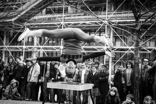 1976 | Upside Down - Place Georges Pompidou, Paris | 70s Seventies Robbert Frank Hagens