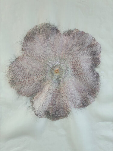 Flower Spirit par Ursula Waldburger, Oeuvre textile en vente sur Singulart