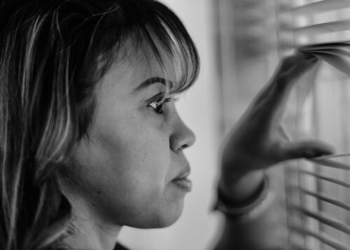 Vicky: At the Sound of a Car door van Joel Dyer, Fotografie te koop op Singulart
