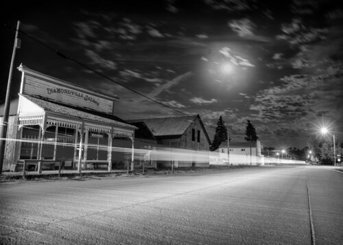 Midnight at the Diamondville saloon de Joel Dyer, Fotografía a la venta en Singulart
