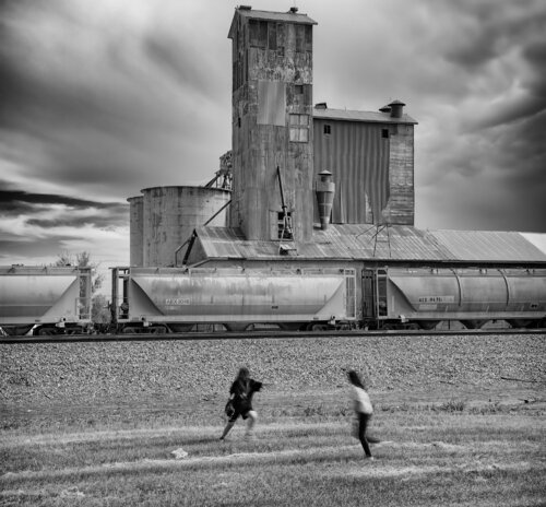 Dancing Before the Storm von Joel Dyer, Fotografie kaufen auf Singulart