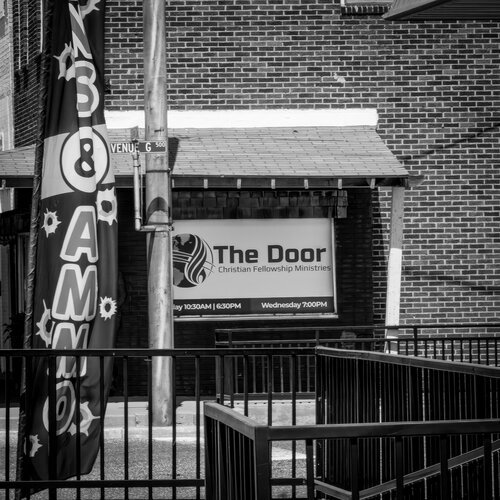 Ammo and Church di Joel Dyer, Fotografia in vendita su Singulart