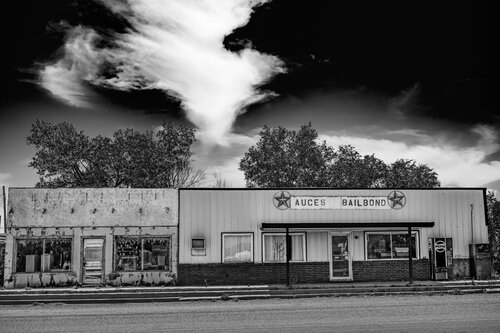 Last Business in Town van Joel Dyer, Fotografie te koop op Singulart