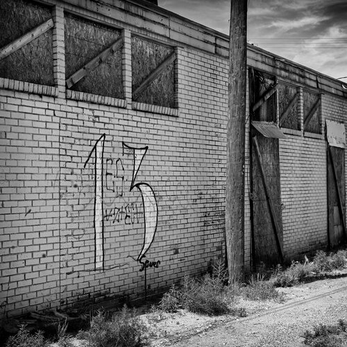 Dirt Street Gangs von Joel Dyer, Fotografie kaufen auf Singulart