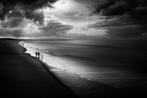 Before the Sky Breaks von Harv Greenberg, Fotografie kaufen auf Singulart