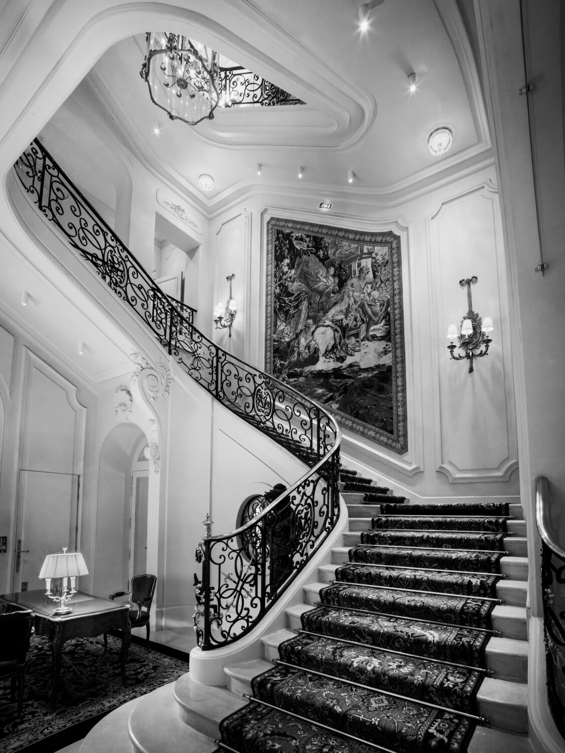 The Ascent of Elegance at the Ritz Harv Greenberg Fotografie zu verkaufen