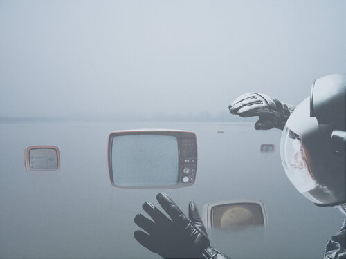 Spaceman in the fog de Francesco Majo, Fotografía a la venta en Singulart