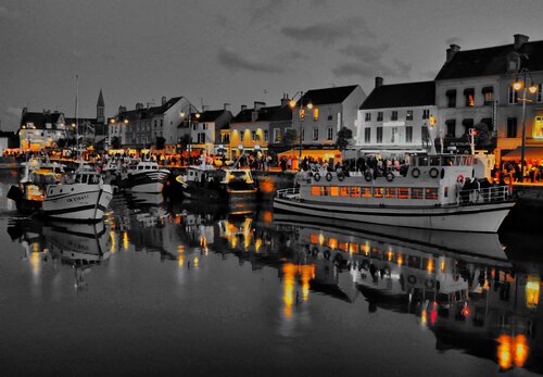 HARBOUR AT DUSK 2 di Jean-Jacques MASSOU, Fotografia in vendita su Singulart