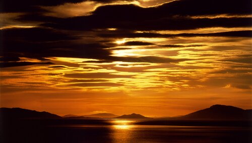 ISLE OF SKYE SUNSET 1 di Jean-Jacques MASSOU, Fotografia in vendita su Singulart