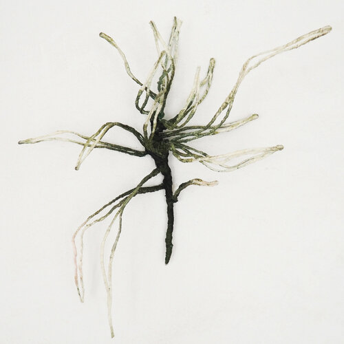 Minimalist Sculpture in Hemp and Wire, Organic Wall Art van Silvana Ilieva, Schilderij te koop op Singulart