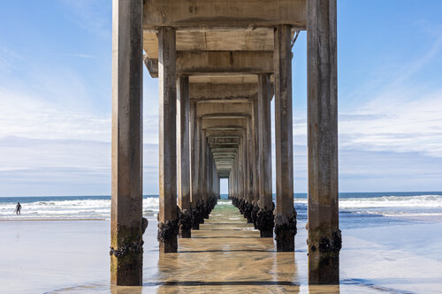 Scripps Pier Version 1, California, USA von Cosmo Condina, Fotografie kaufen auf Singulart