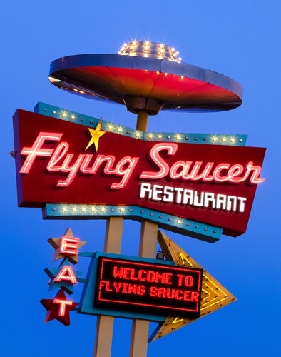 Flying Saucer de Cosmo Condina, Fotografía a la venta en Singulart