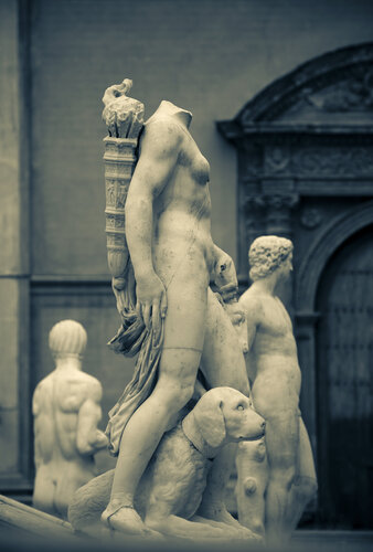 The Huntress, Fontana Pretoria, Palermo di Cosmo Condina, Fotografia in vendita su Singulart