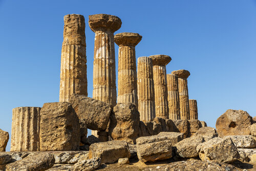 Temple of Heracles, (6th Century BC) de Cosmo Condina, Fotografía a la venta en Singulart