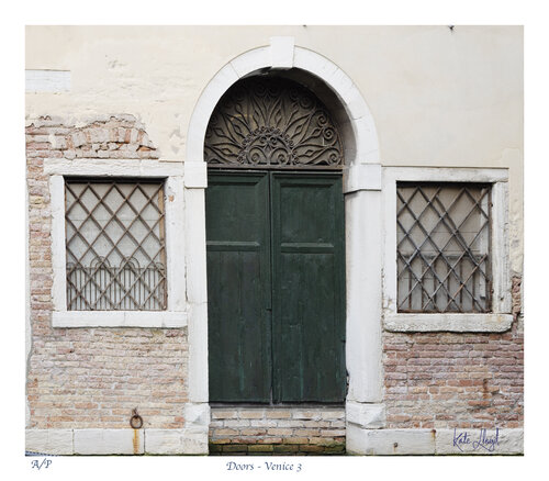 Venice doors 3 di Kate Lloyd, Fotografia in vendita su Singulart