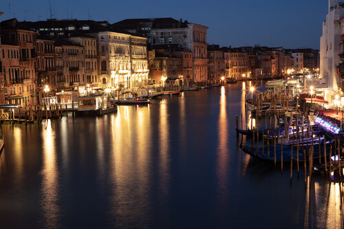 From Rialto Bridge to left de Kate Lloyd, Fotografía a la venta en Singulart