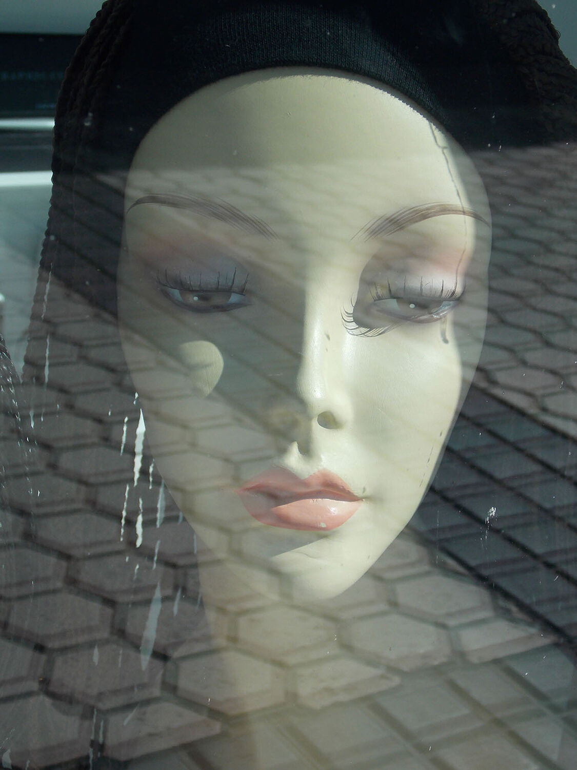 Serie: maniquíes. Título: Tranquila y sensible. Kristina Taltavull Fotografie zu verkaufen