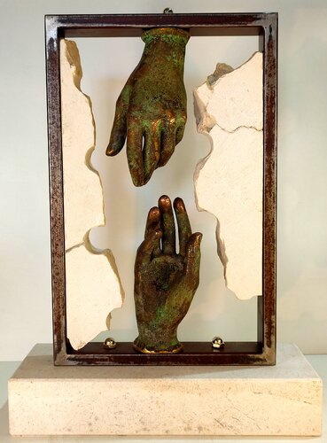 Solidaridad by M. R. Arroyo, Sculpture for Sale on Singulart