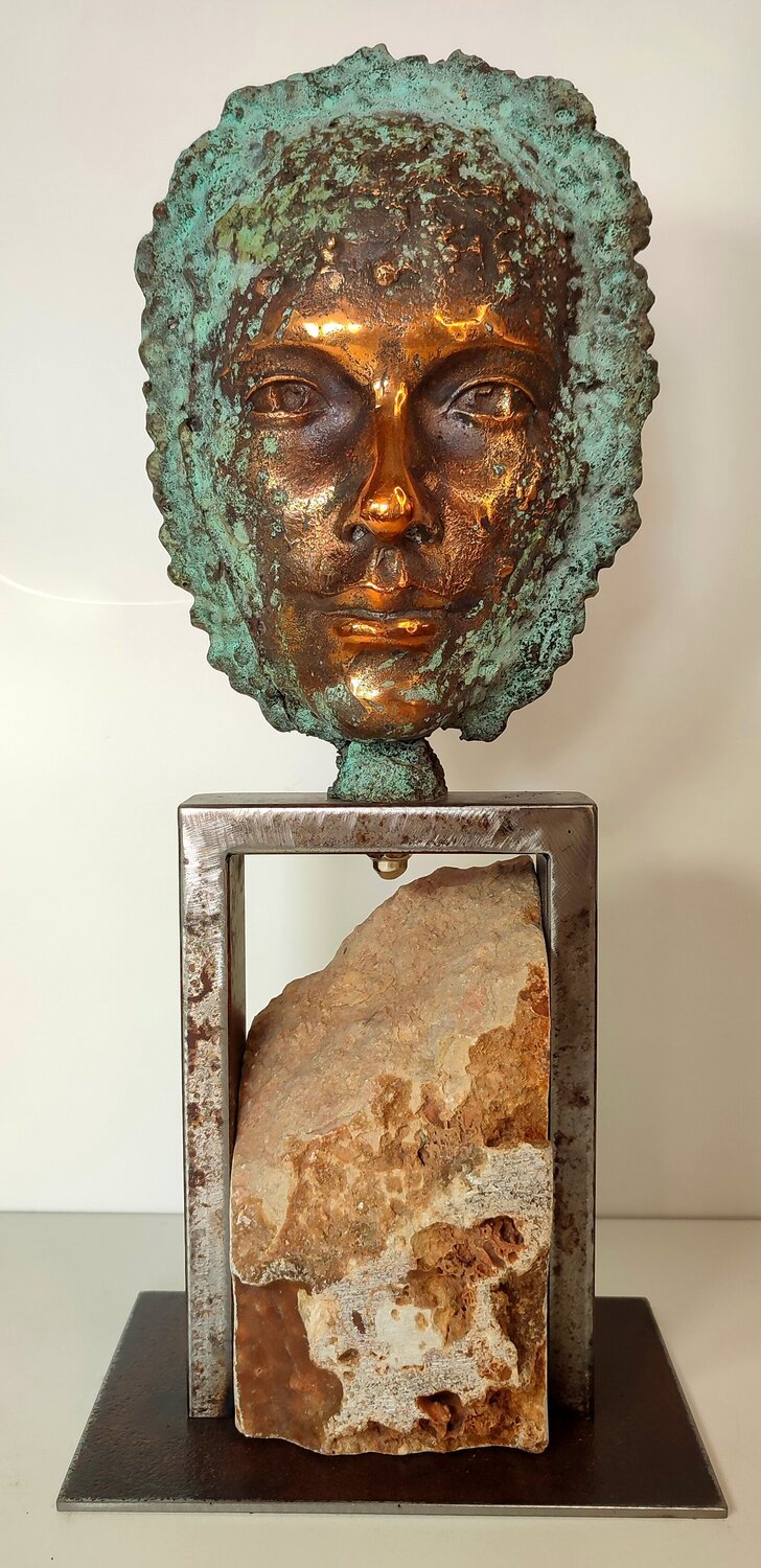 Entre algas y bronce M. R. Arroyo