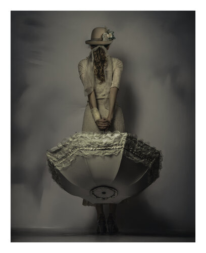 The Gaze We Imagine von Monica Oliveras Bancells, Fotografie kaufen auf Singulart