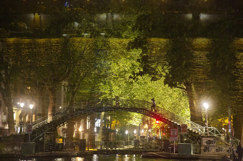 canal Saint Martin de nuit horizontal van Philippe Hervé, Fotografie te koop op Singulart