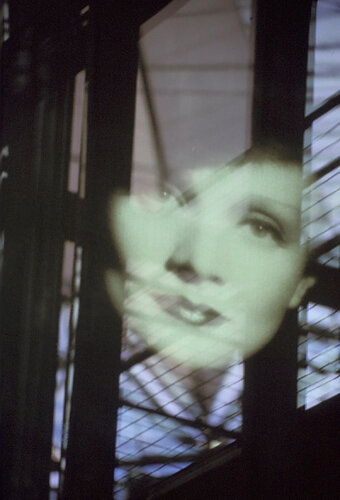 L'hologramme de Marlene à Berlin van Philippe Hervé, Fotografie te koop op Singulart